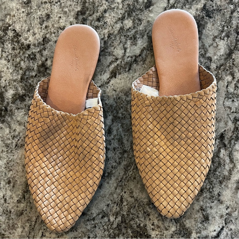 Universal Thread Shoes